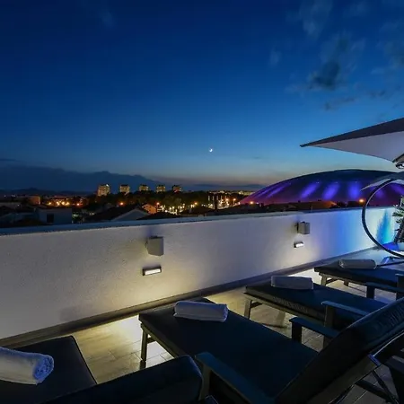Unique Xxl With Pool And Roof Terrace Вилла Задар