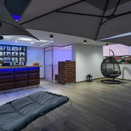 Вилла Unique Xxl With Pool And Roof Terrace Задар