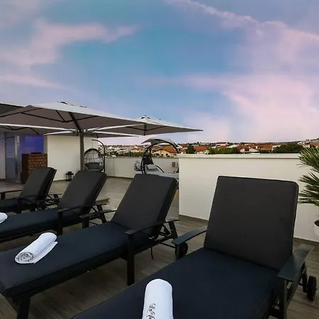 Unique Xxl With Pool And Roof Terrace * Задар